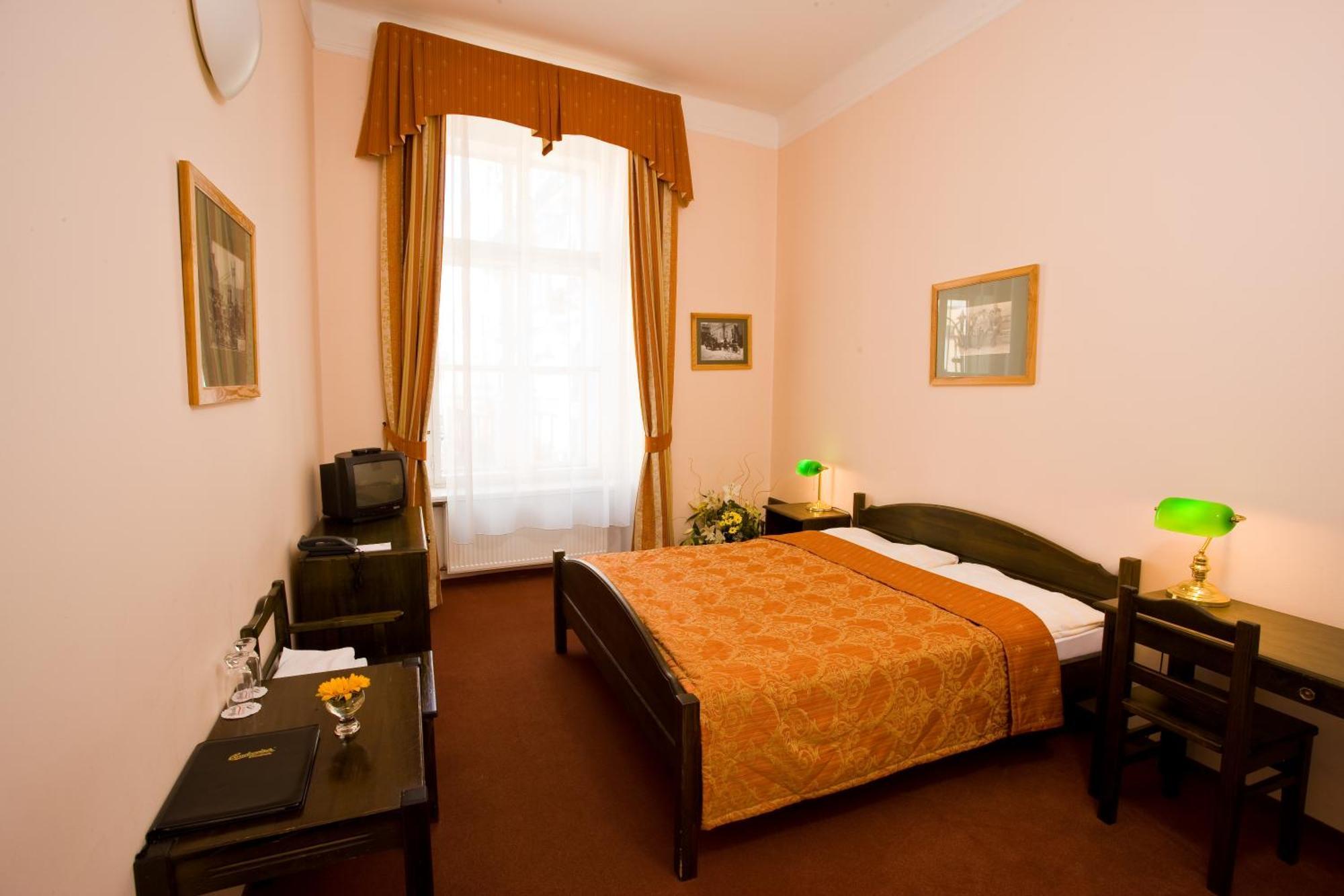 U Medvidku-Brewery Hotel Prague Phòng bức ảnh